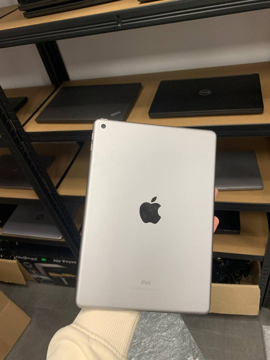 Tablet Apple iPad 5th Generation (A1822) / 9,7" Retina / 128GB / Wi-Fi / iPadOS / 12 miesięcy gwarancji
