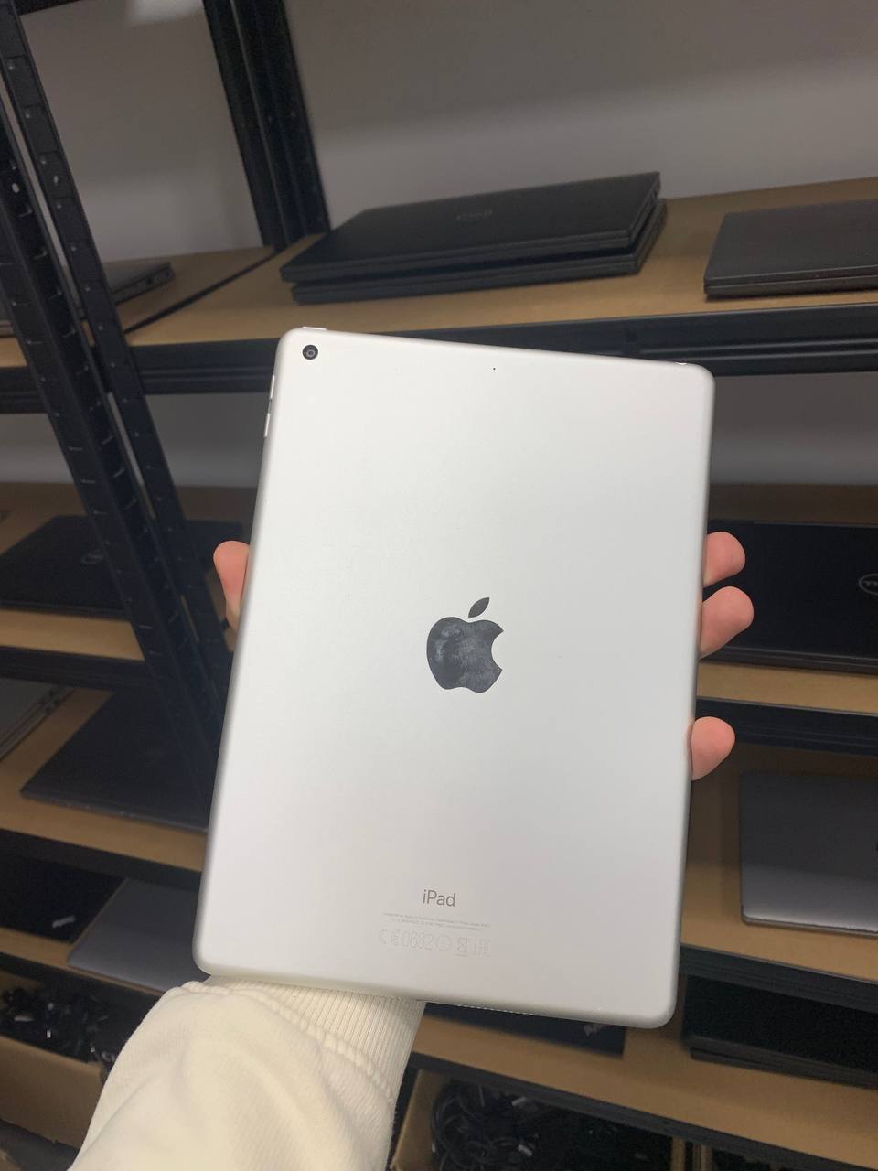 Tablet Apple iPad 5th Generation (A1822) / 9,7" / 32GB / Wi-Fi / 12 miesięcy gwarancji