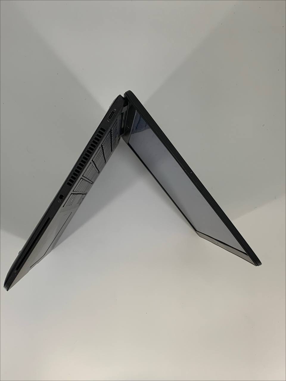 Laptop Dell Latitude 7420 / 14" FHD / i5-1145G7 / 16GB / 256GB SSD / Windows 11