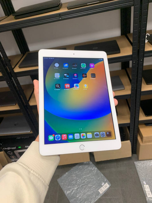 Tablet Apple iPad 5th Generation (A1822) / 9,7" / 32GB / Wi-Fi / 12 miesięcy gwarancji