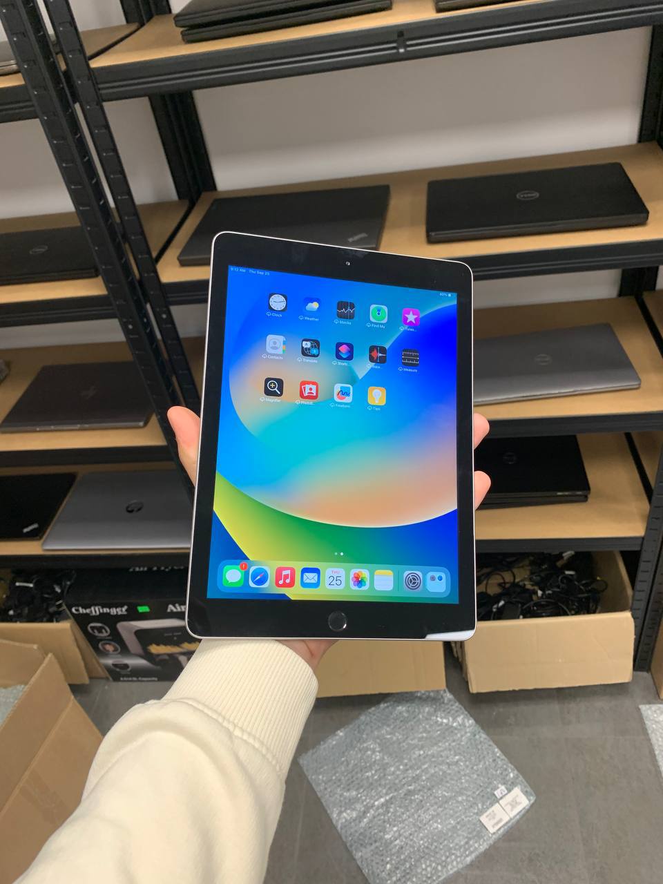 Tablet Apple iPad 5th Generation (A1822) / 9,7" Retina / 128GB / Wi-Fi / iPadOS / 12 miesięcy gwarancji