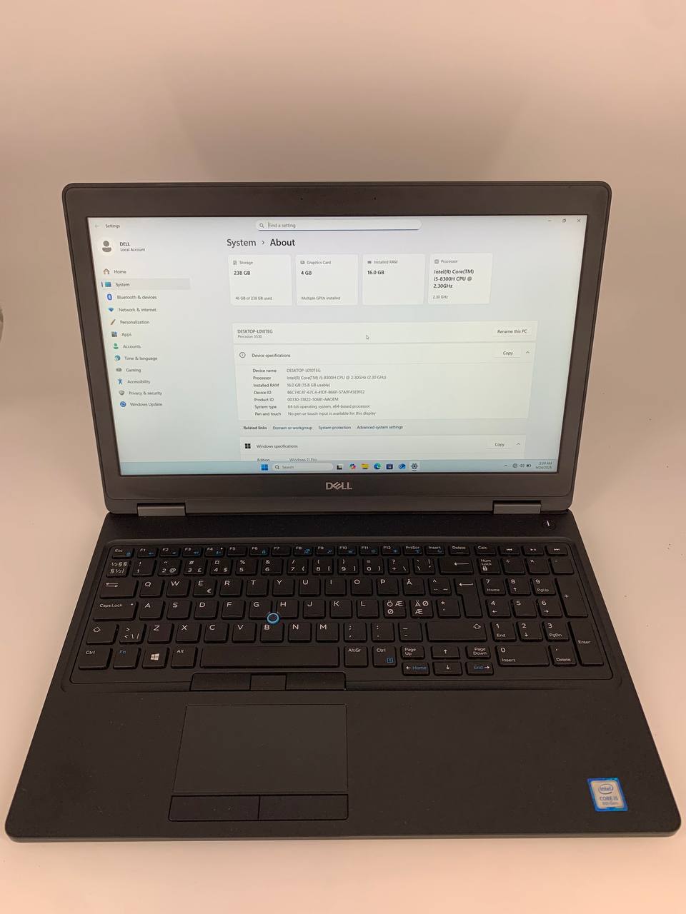 Laptop Dell Precision 3530 / 15,6" FHD / i5-8300H / 16GB / 256GB SSD / Windows 11