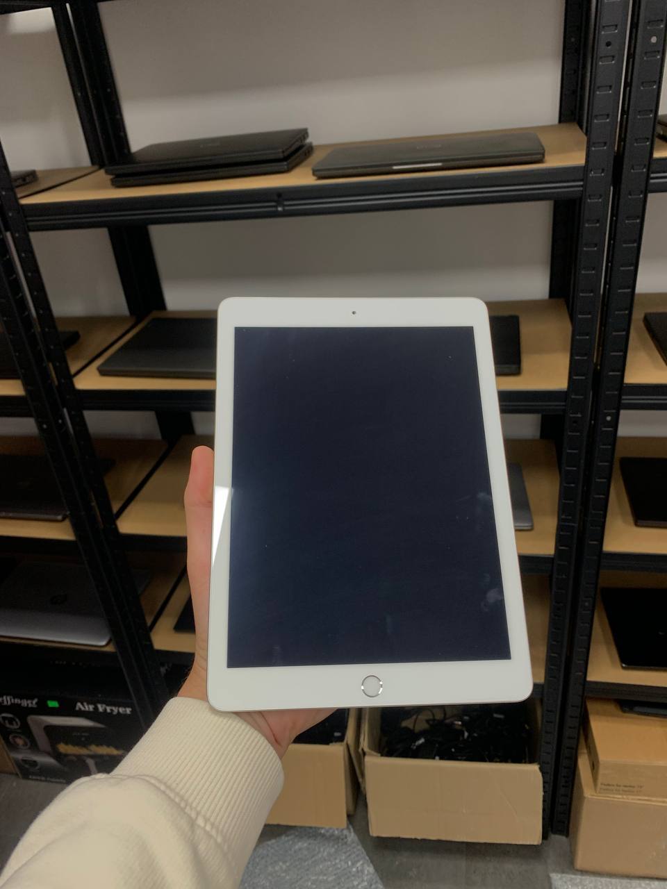 Tablet Apple iPad 5th Generation (A1822) / 9,7" / 32GB / Wi-Fi / 12 miesięcy gwarancji