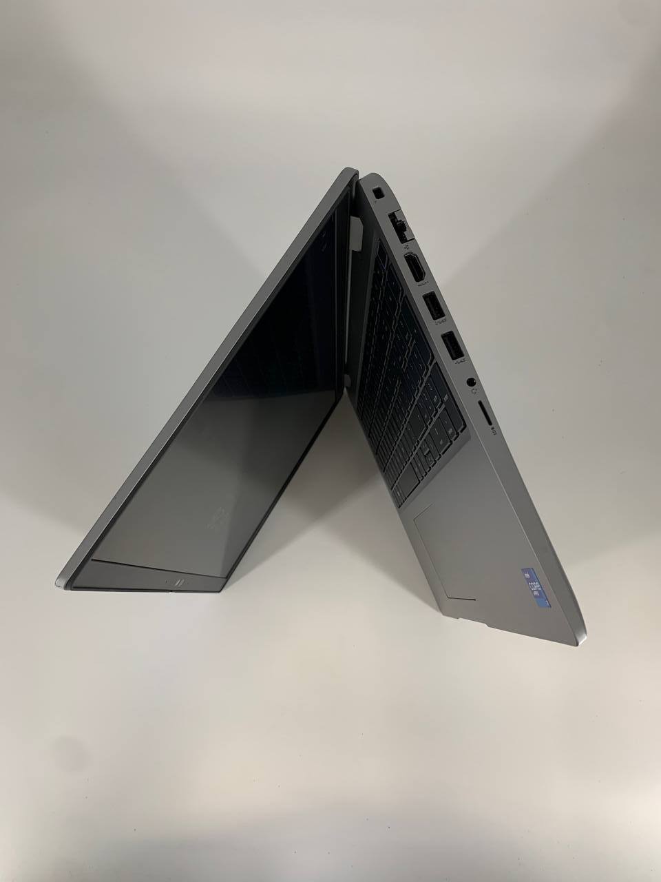 Laptop Dell Latitude 5520 / 15,6" FHD / i7-1185G7 / 8GB / 256GB SSD / Windows 11 / 24 miesiące gwarancji