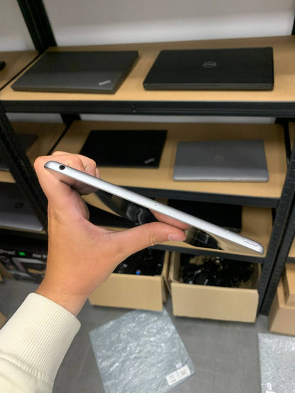 Tablet Apple iPad 5th Generation (A1822) / 9,7" Retina / 128GB / Wi-Fi / iPadOS / 12 miesięcy gwarancji