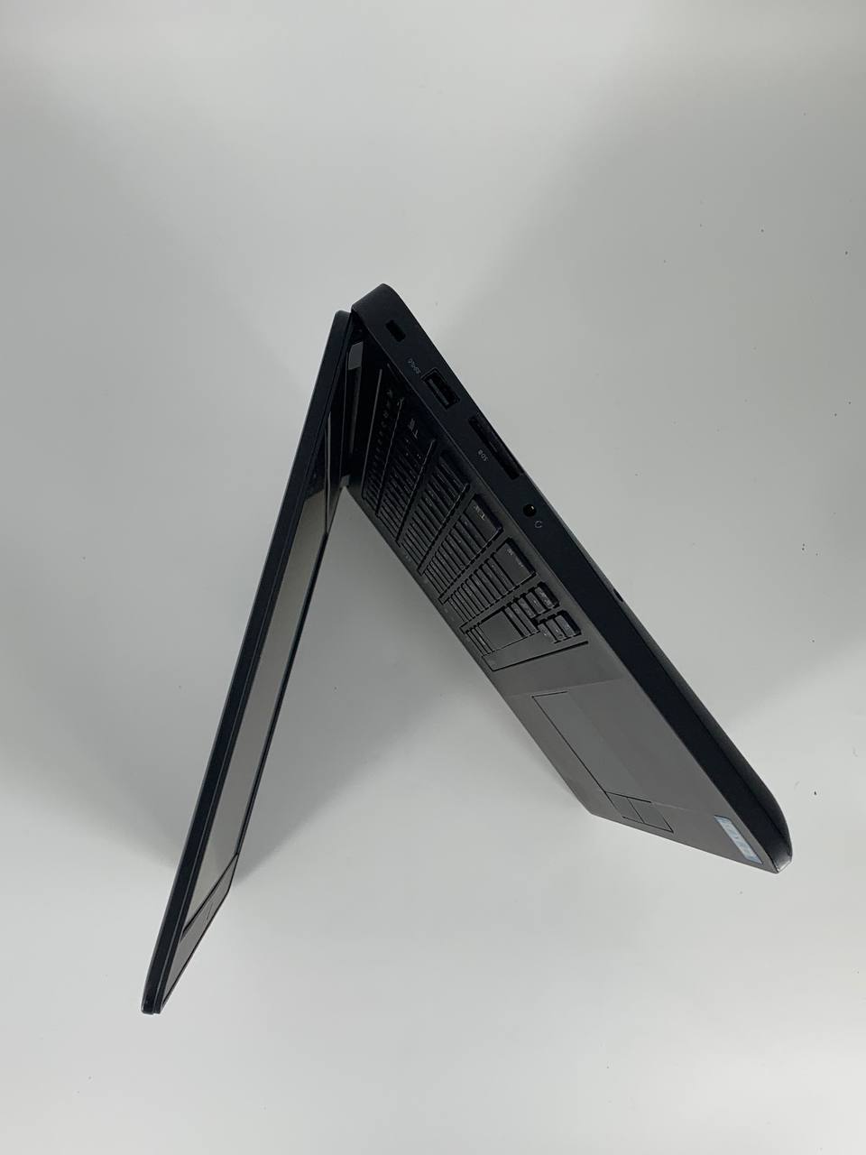 Laptop Dell Latitude E5470 / 14" HD / i5-6200U / 16GB / 256GB SSD / Windows 10 / 12 miesięcy gwarancji