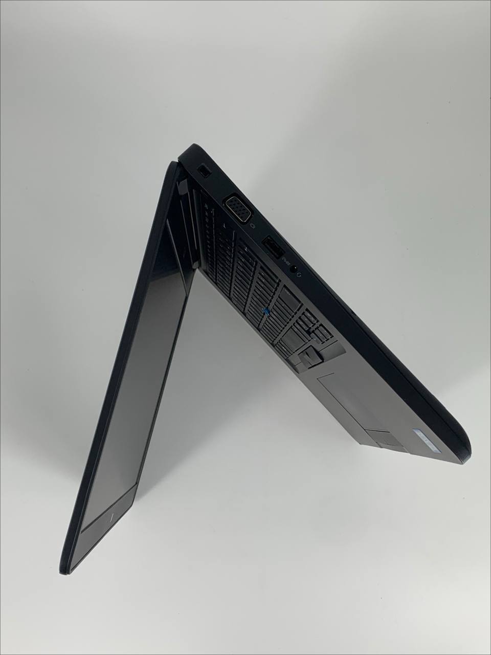 Laptop Dell Latitude 5480 / 14" FHD / i5-6200U / 8GB / 256GB SSD / Windows 10 / 12 miesięcy gwarancji