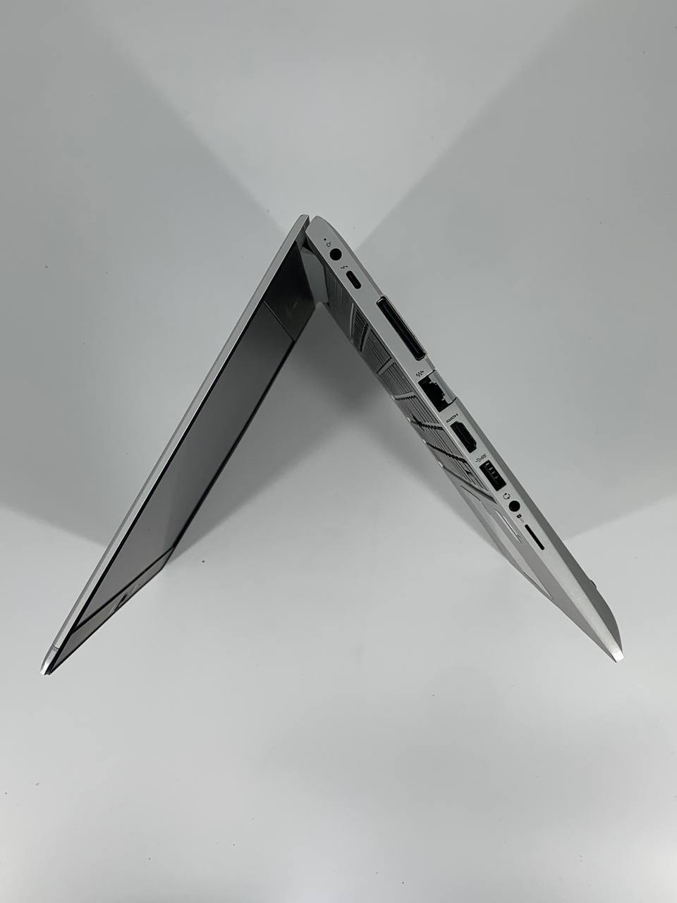 Laptop biznesowy HP EliteBook 830 G5 / 13,3" FHD / i5-8250U / 16GB / 256GB SSD / Windows 11