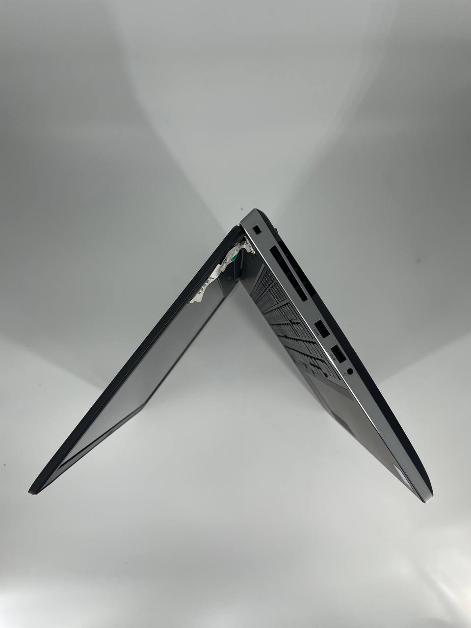 Laptop Dell Precision 7540 / 15,6" FHD / i7-9850H / 16GB / 256GB SSD / Quadro T2000 / Windows 11