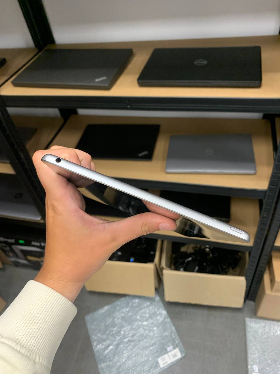 Tablet Apple iPad 5th Generation (A1822) / 9,7" Retina / 128GB / Wi-Fi / iPadOS / 12 miesięcy gwarancji