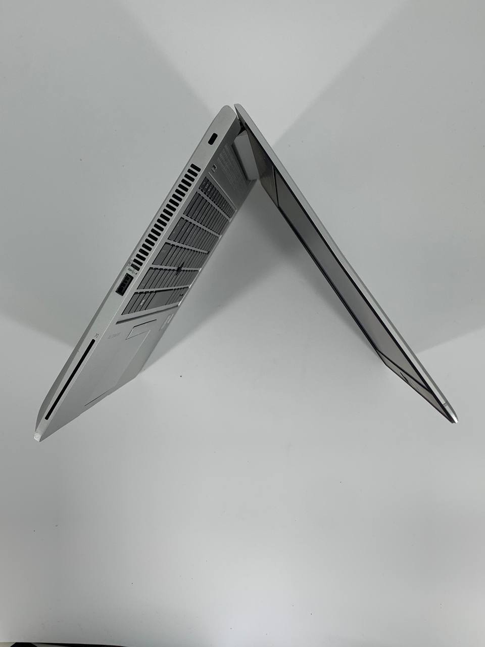 Laptop biznesowy HP EliteBook 830 G5 / 13,3" FHD / i5-8250U / 16GB / 256GB SSD / Windows 11