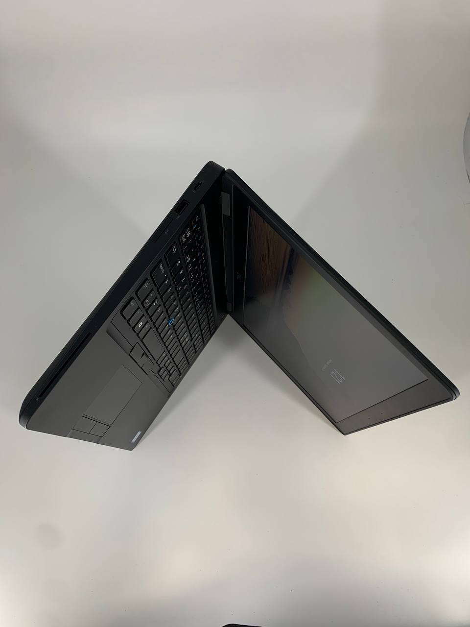 Laptop Dell Precision 3530 / 15,6" FHD / i5-8300H / 16GB / 256GB SSD / Windows 11