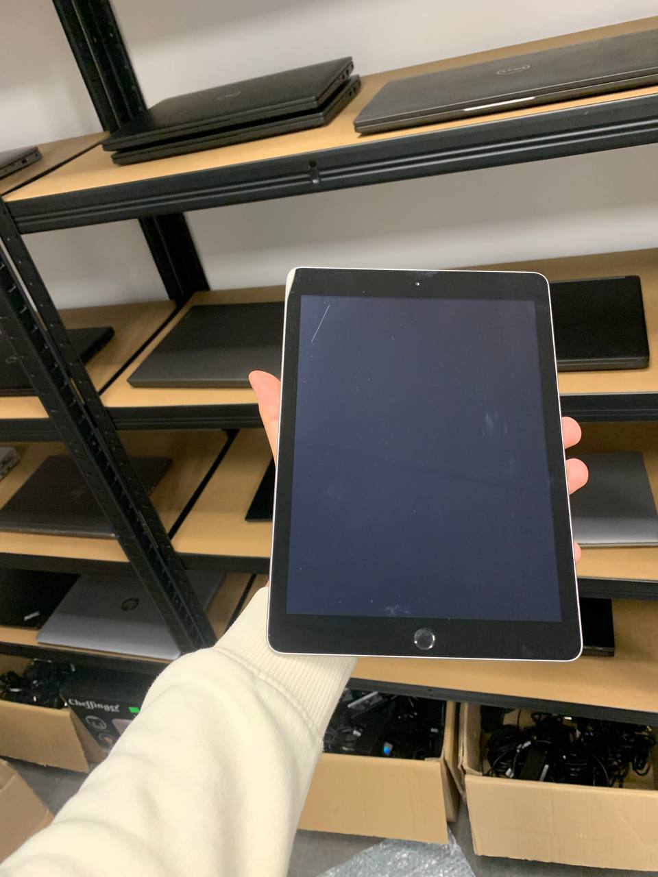 Tablet Apple iPad 5th Generation (A1822) / 9,7" Retina / 128GB / Wi-Fi / iPadOS / 12 miesięcy gwarancji